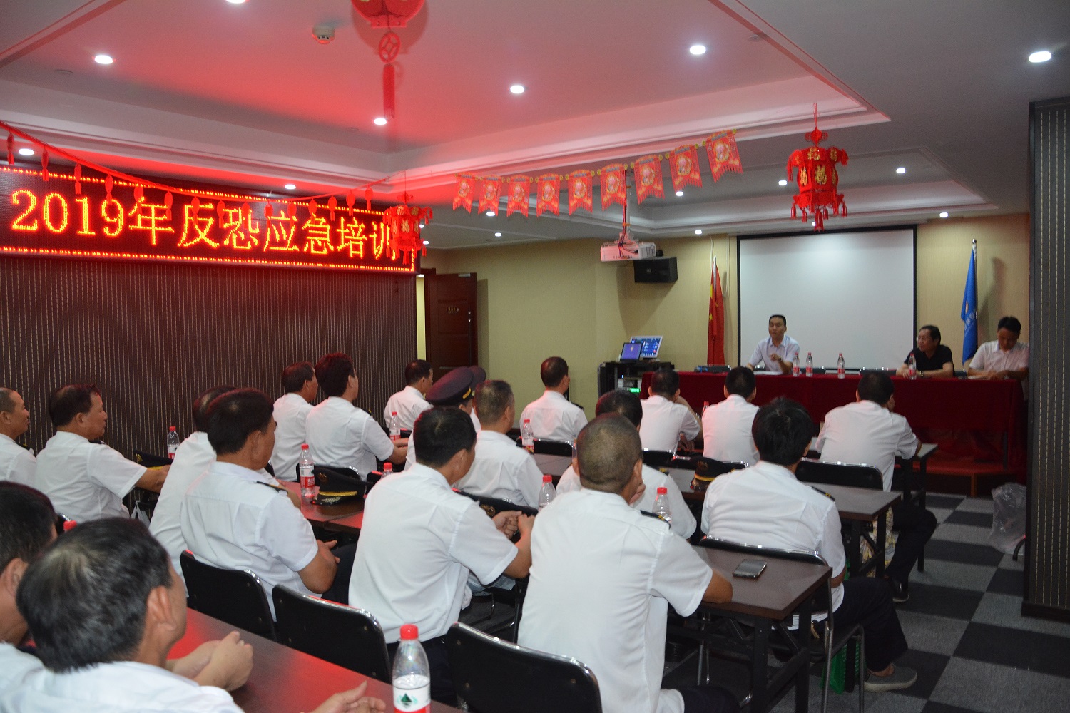 【保安勇担当 平安迎大庆】宁波市伟安保安服务有限公司开展2019年金融系统反恐应急培训